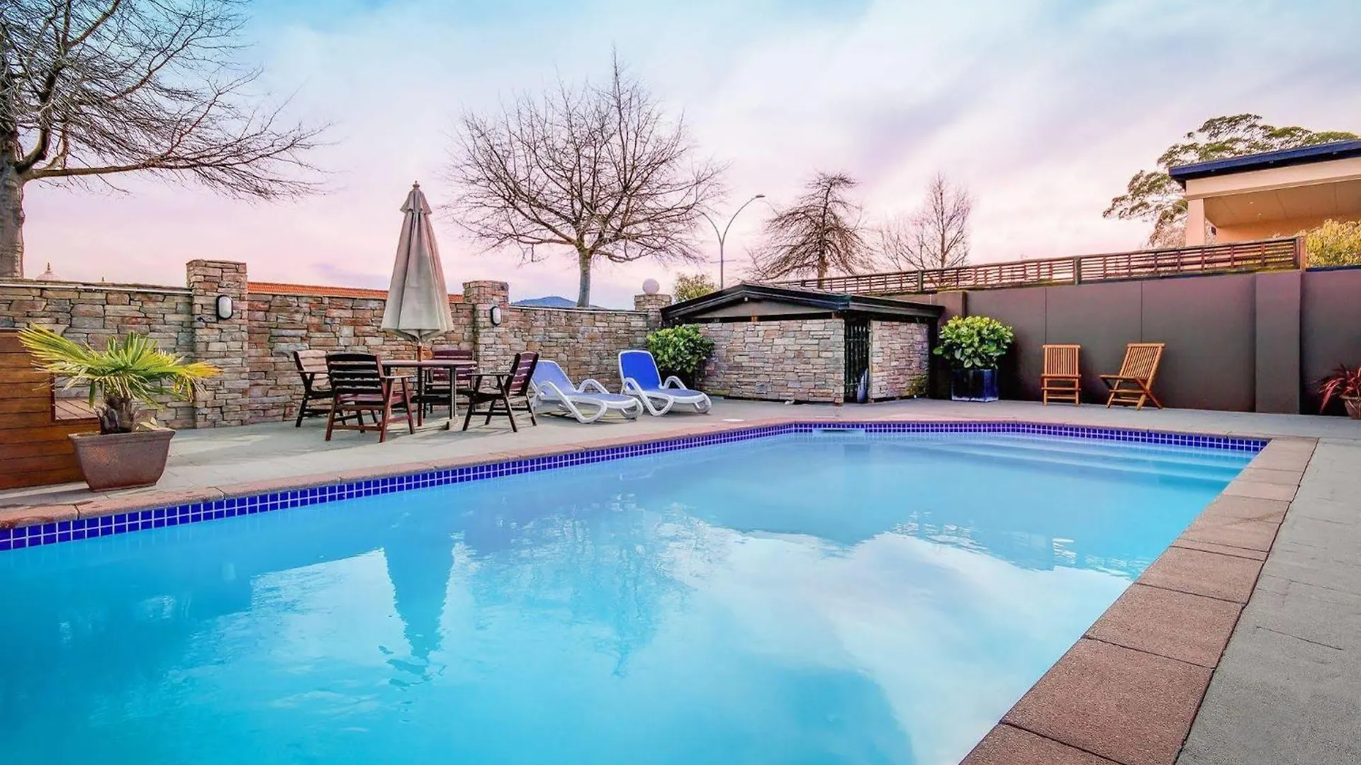 Stay 280 & Stay 284 Rotorua - Refurbished Modern Accommodation New Zealand
