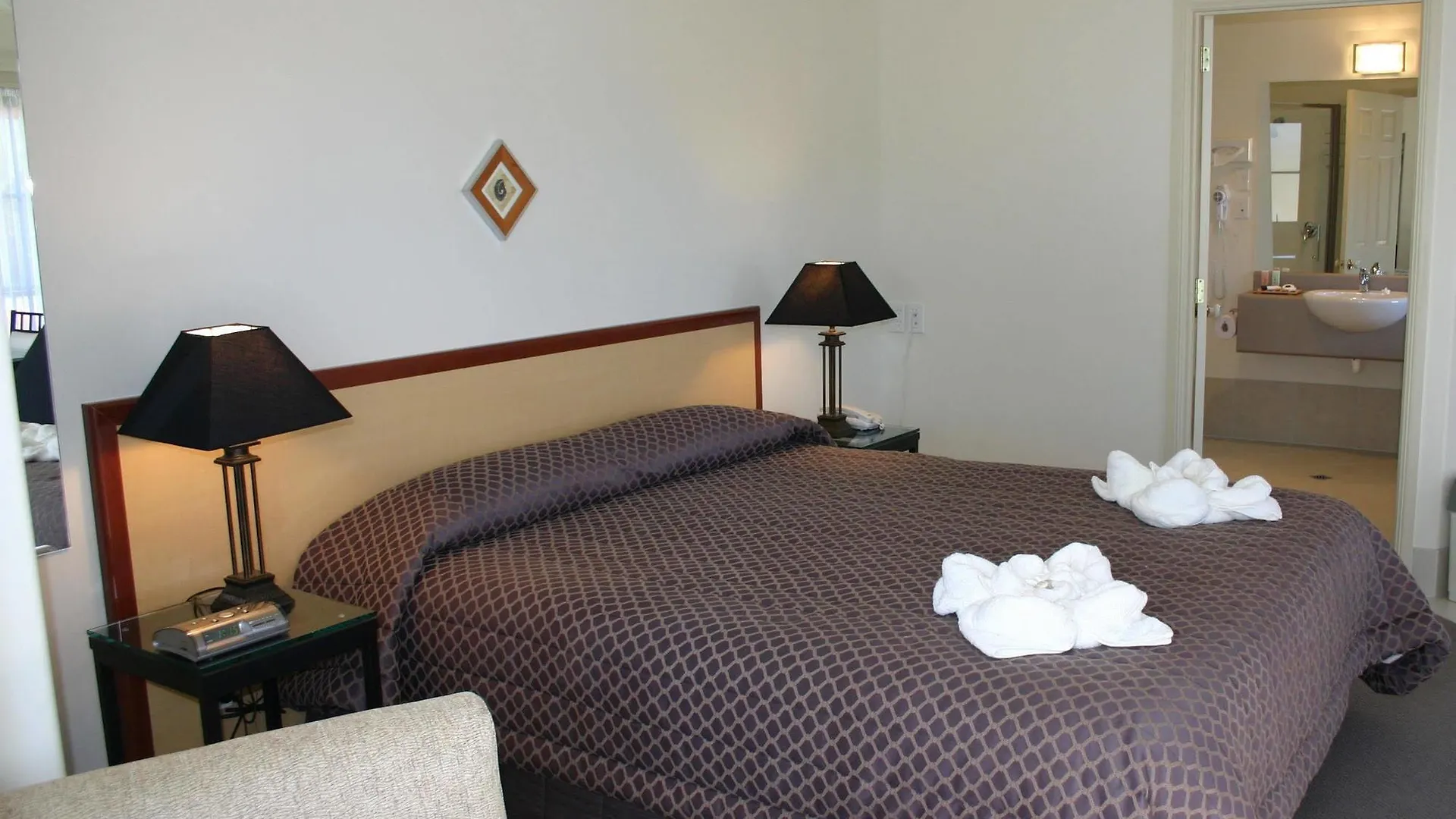 Stay 280 & Stay 284 Rotorua - Refurbished Modern Accommodation 4*,  New Zealand