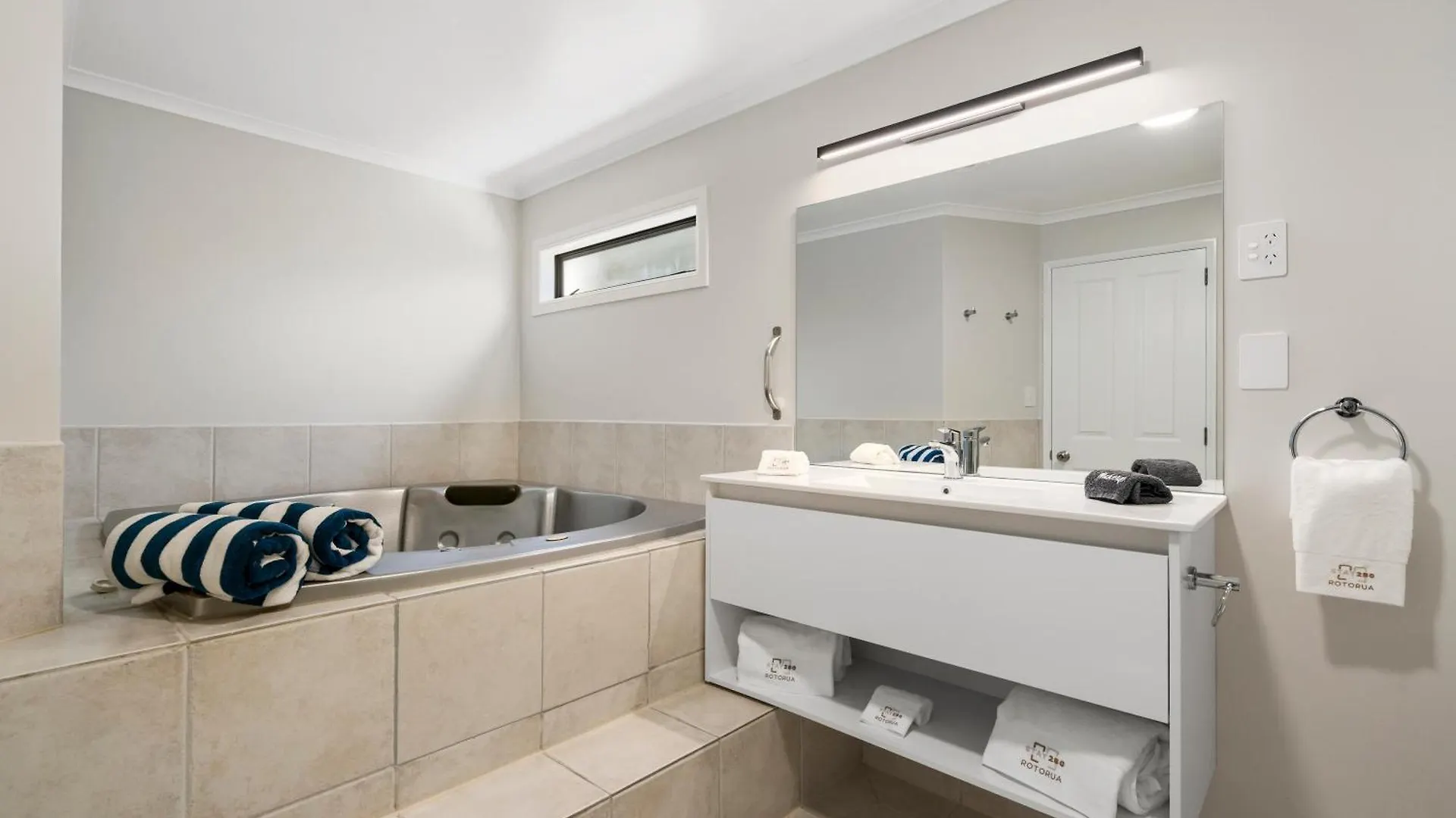 Stay 280 & Stay 284 Rotorua - Refurbished Modern Accommodation Motel