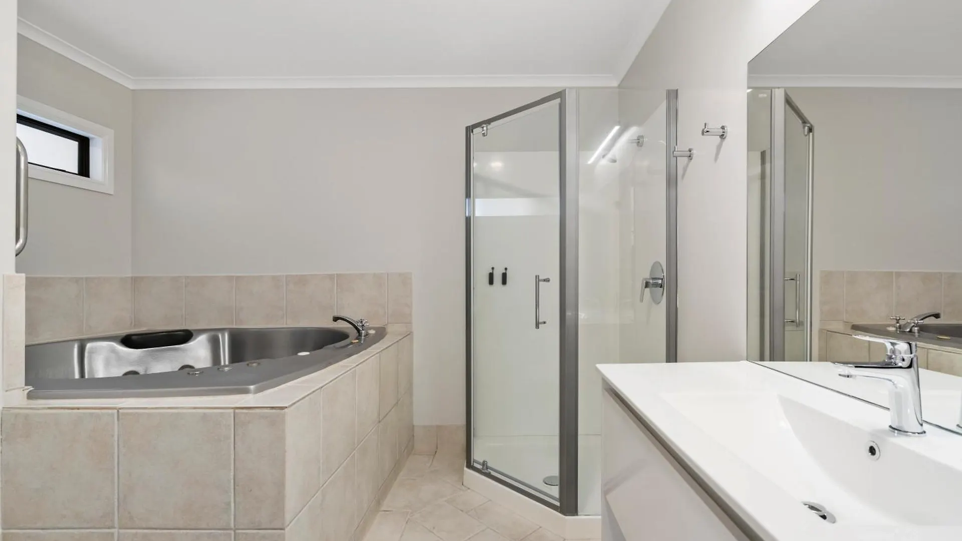 Stay 280 & Stay 284 Rotorua - Refurbished Modern Accommodation 4*,