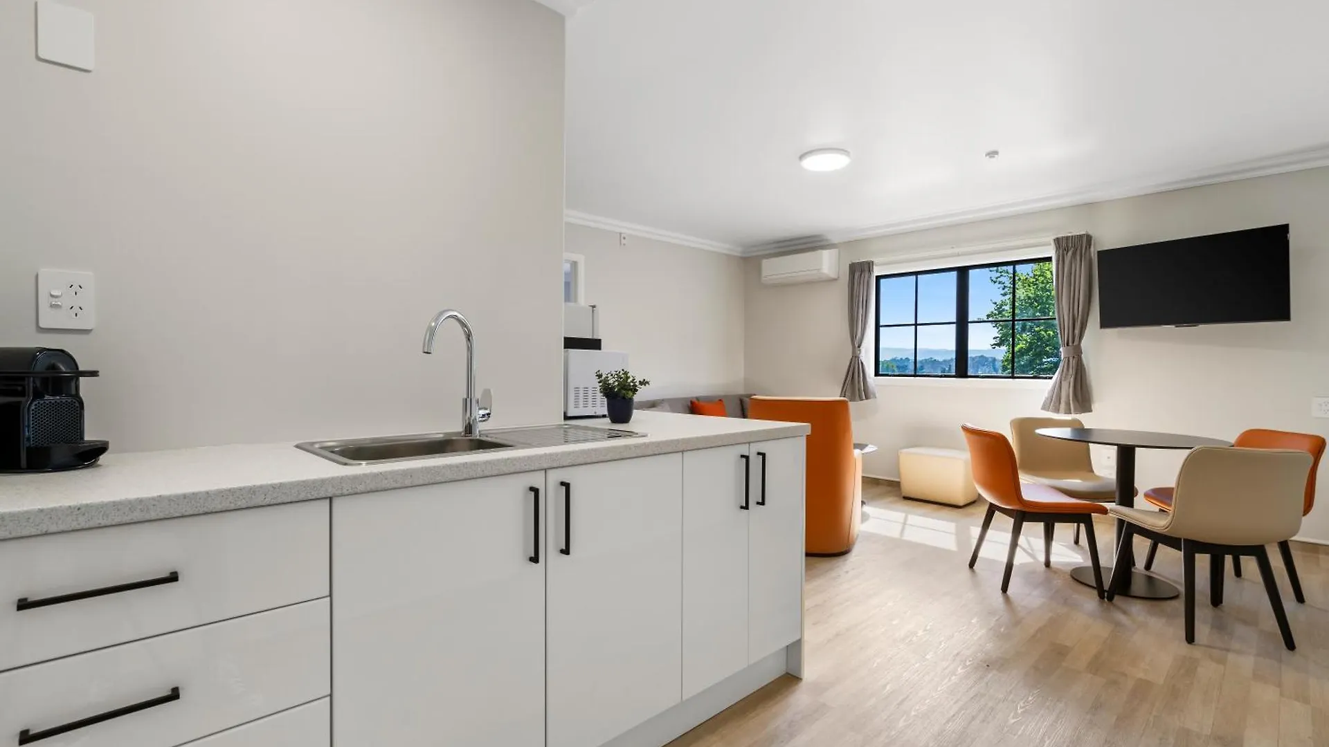 Stay 280 & Stay 284 Rotorua - Refurbished Modern Accommodation New Zealand