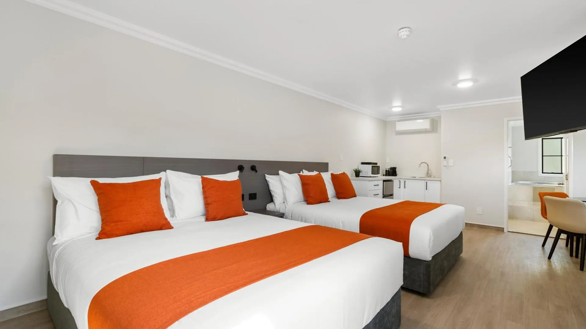 Stay 280 & Stay 284 Rotorua - Refurbished Modern Accommodation