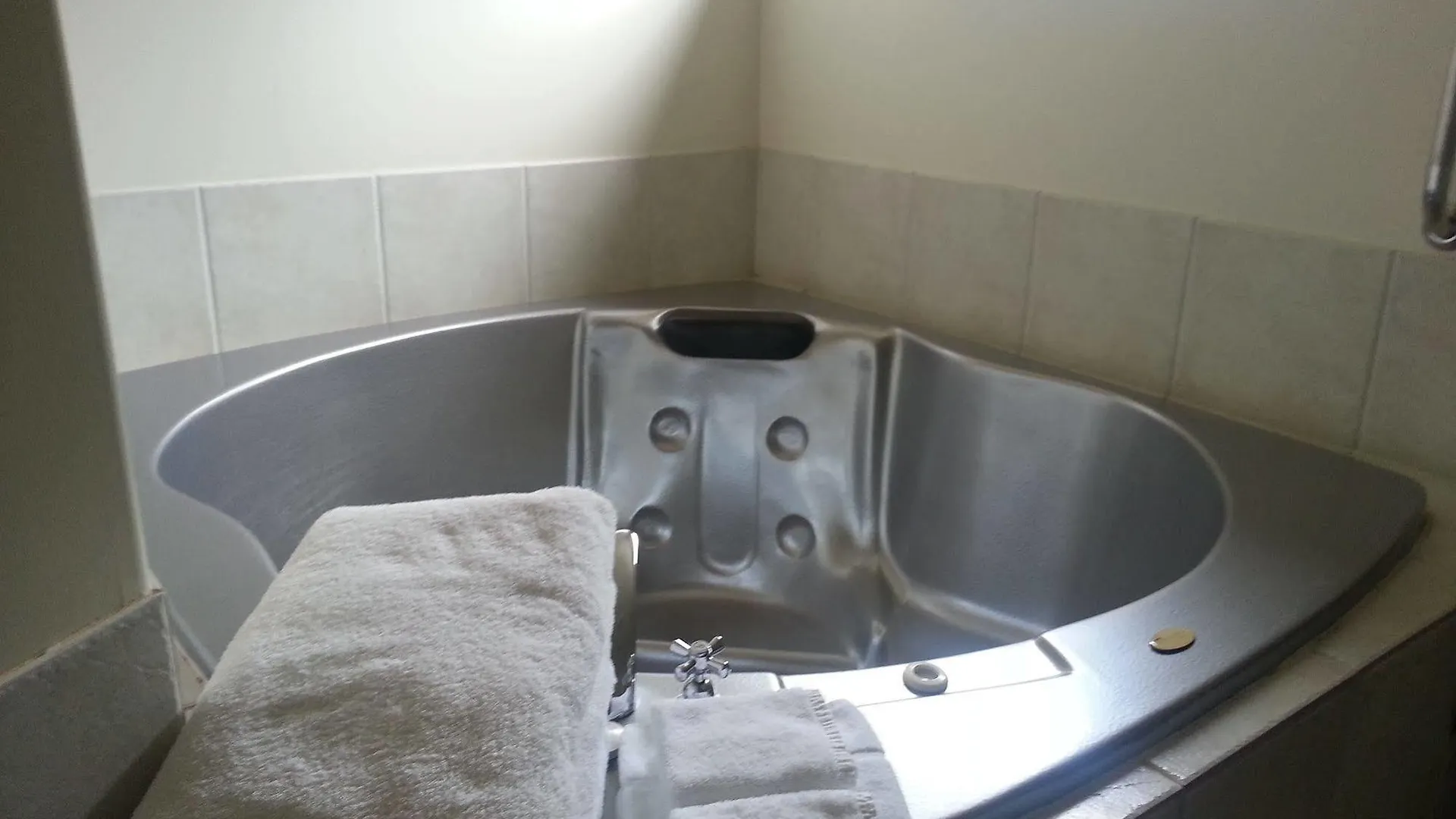 Stay 280 & Stay 284 Rotorua - Refurbished Modern Accommodation New Zealand