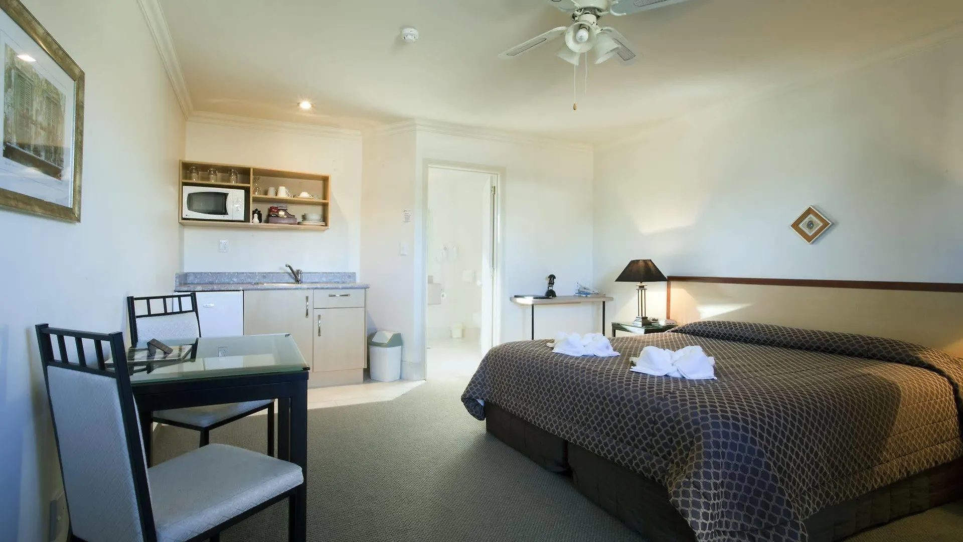 **** Motel Stay 280 & Stay 284 Rotorua - Refurbished Modern Accommodation New Zealand